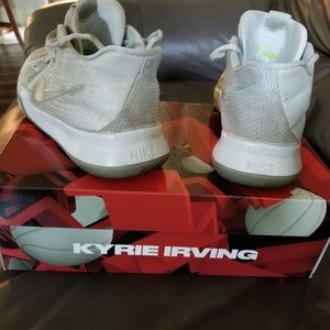 Kyrie basketball shoes